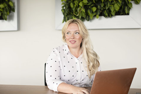 Kim Aupers aan het werk bij HCS